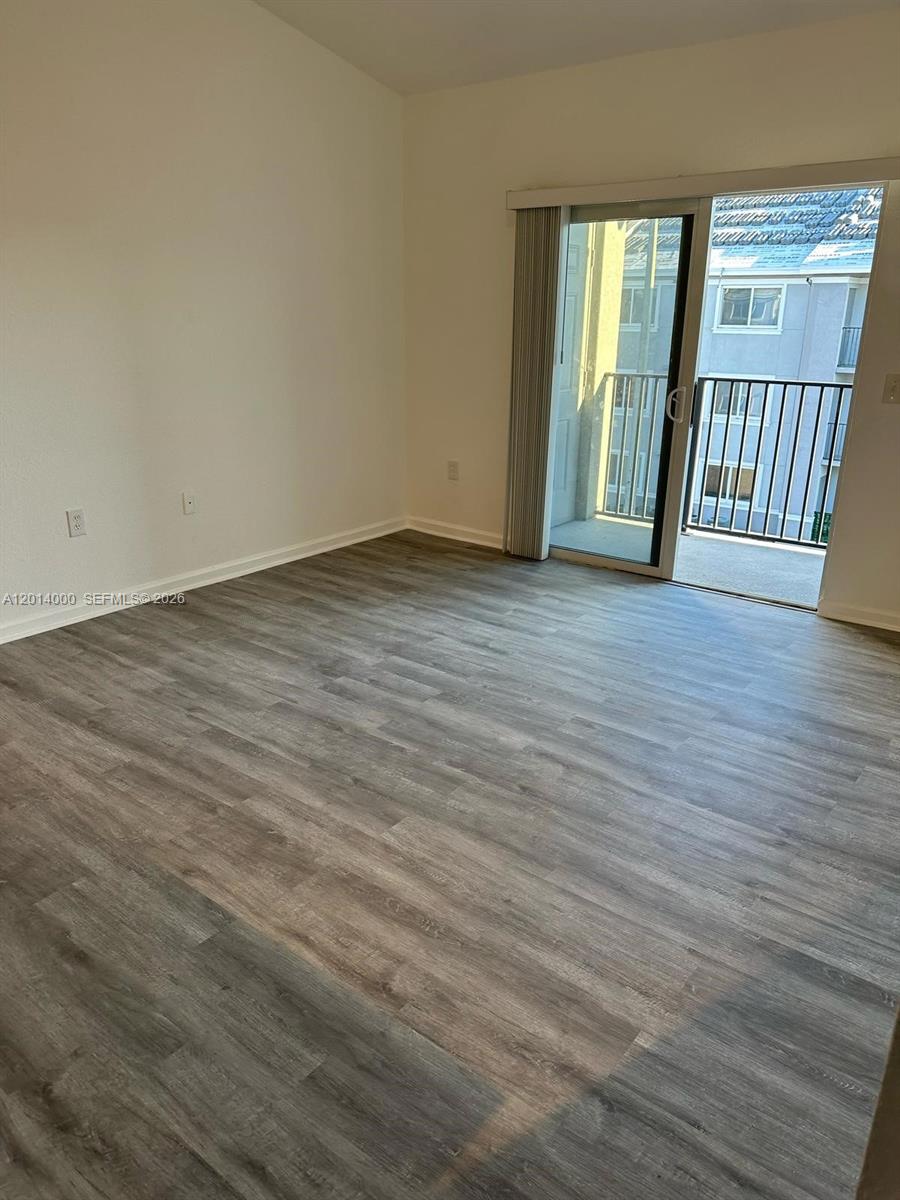 VISTA TRACE 7 CONDO - Residential