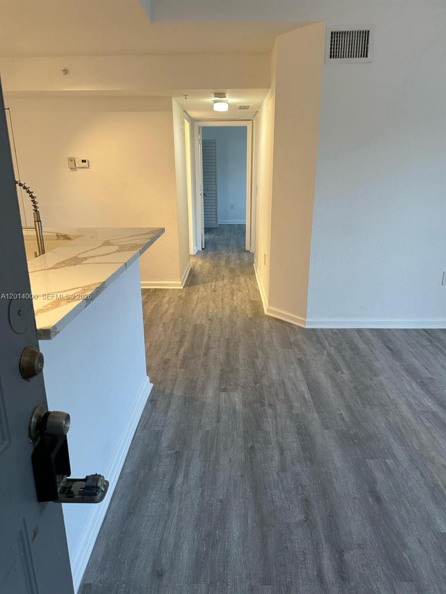 VISTA TRACE 7 CONDO - Residential