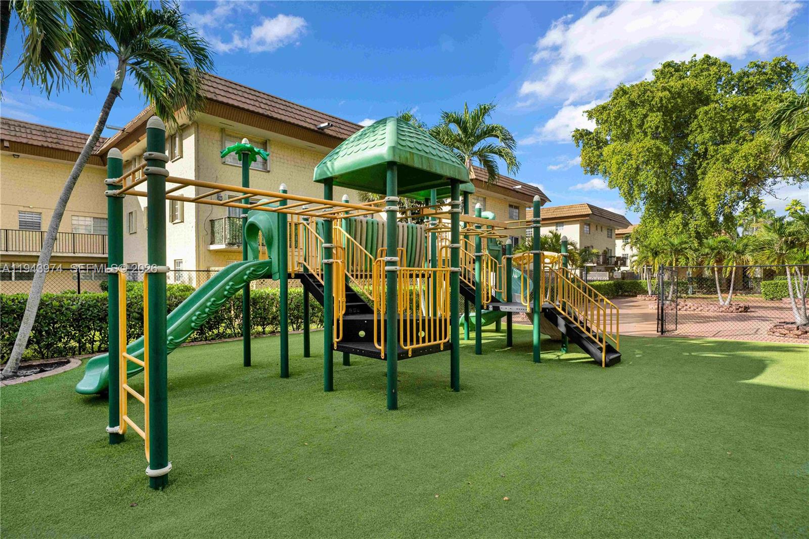 COURTYARDS AT KENDALL CON - Residential