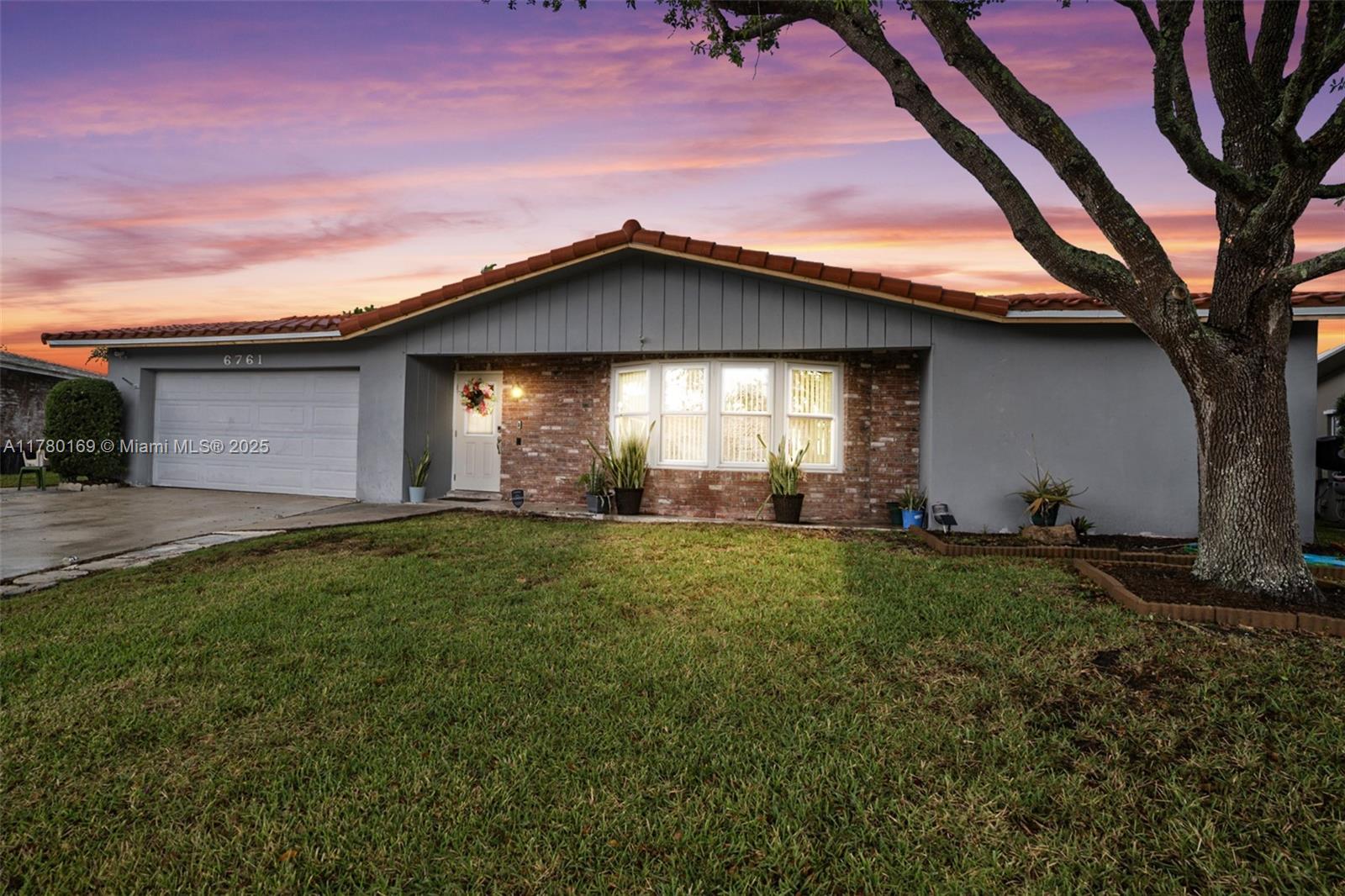 6761 Nw 20th St, Margate, Broward County, Florida - 4 Bedrooms  
2 Bathrooms - 