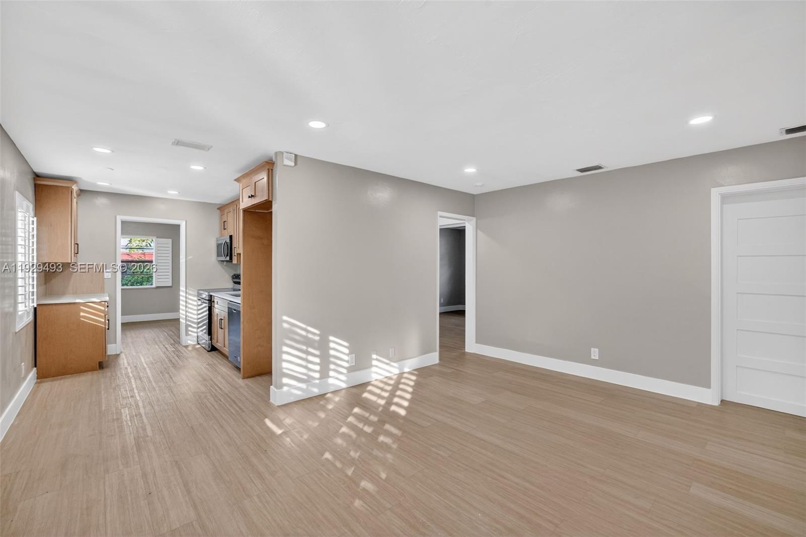 LAUDERDALE PARK 6-33 1/2 - Residential Income