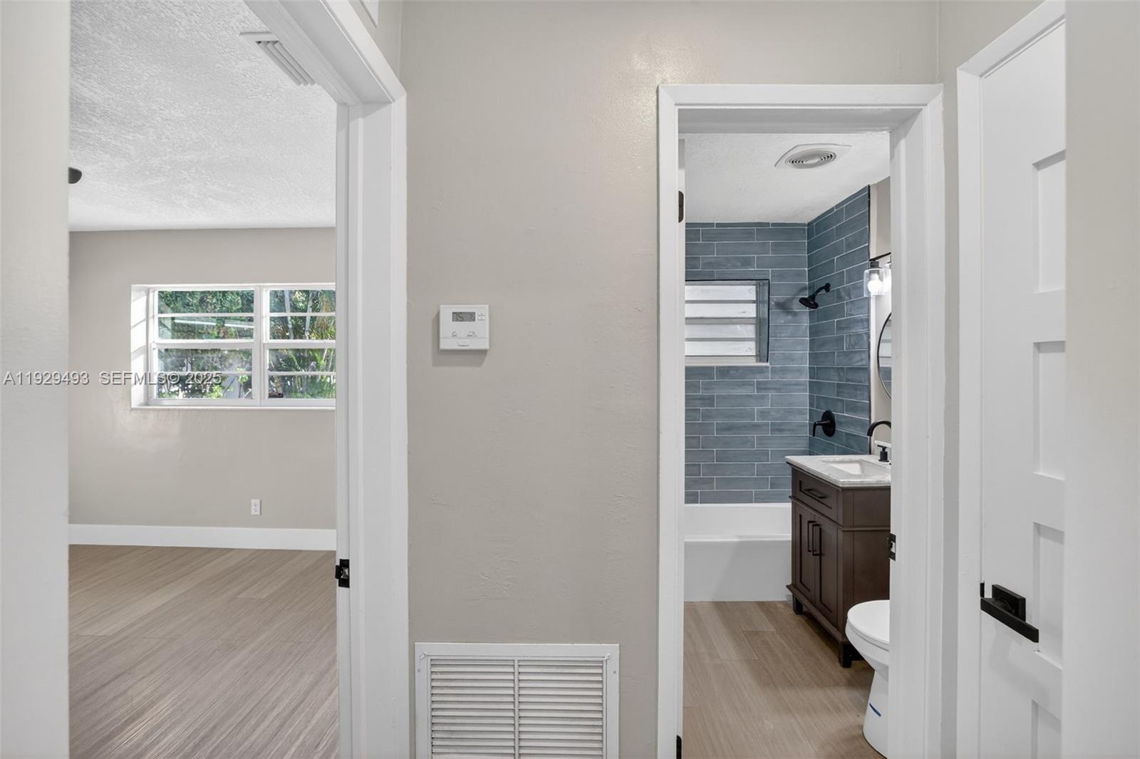 LAUDERDALE PARK 6-33 1/2 - Residential Income