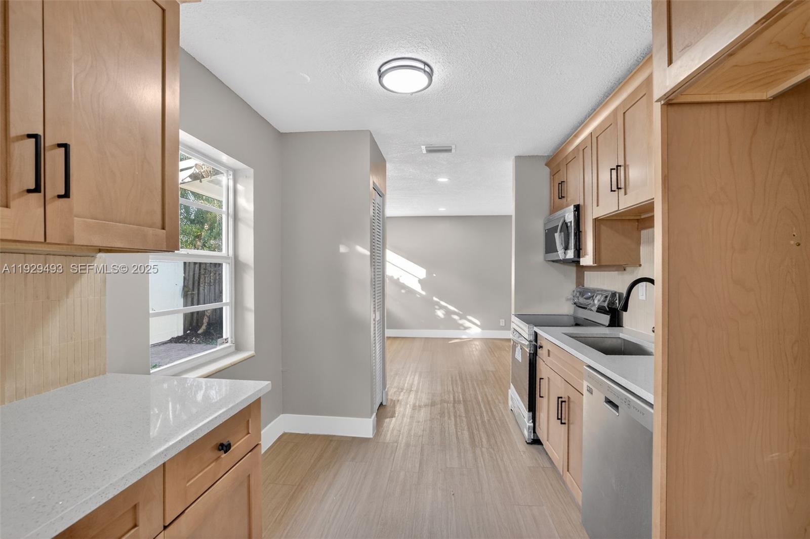 LAUDERDALE PARK 6-33 1/2 - Residential Income