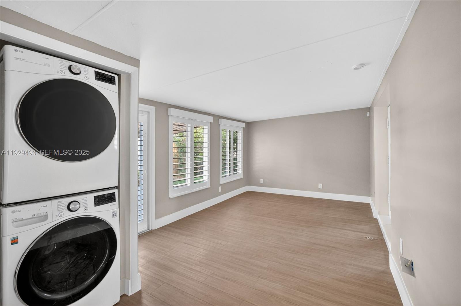 LAUDERDALE PARK 6-33 1/2 - Residential Income