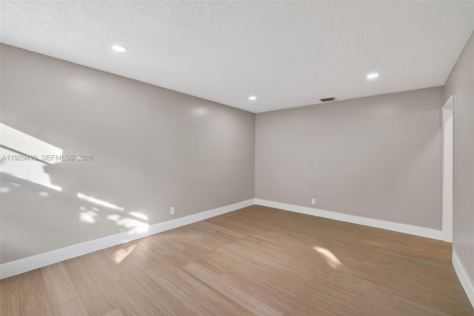 LAUDERDALE PARK 6-33 1/2 - Residential Income