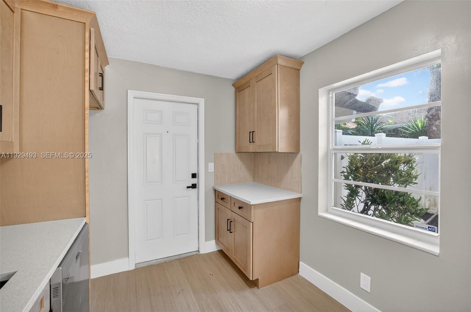 LAUDERDALE PARK 6-33 1/2 - Residential Income