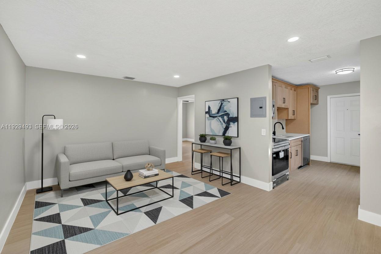 LAUDERDALE PARK 6-33 1/2 - Residential Income