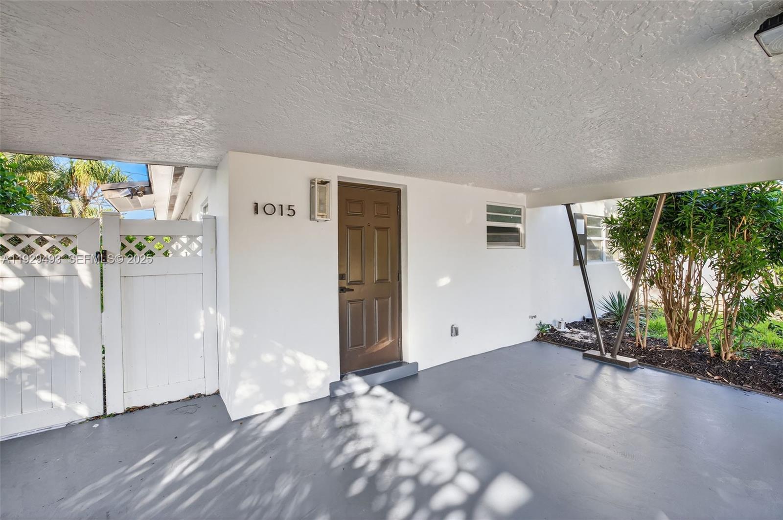 LAUDERDALE PARK 6-33 1/2 - Residential Income