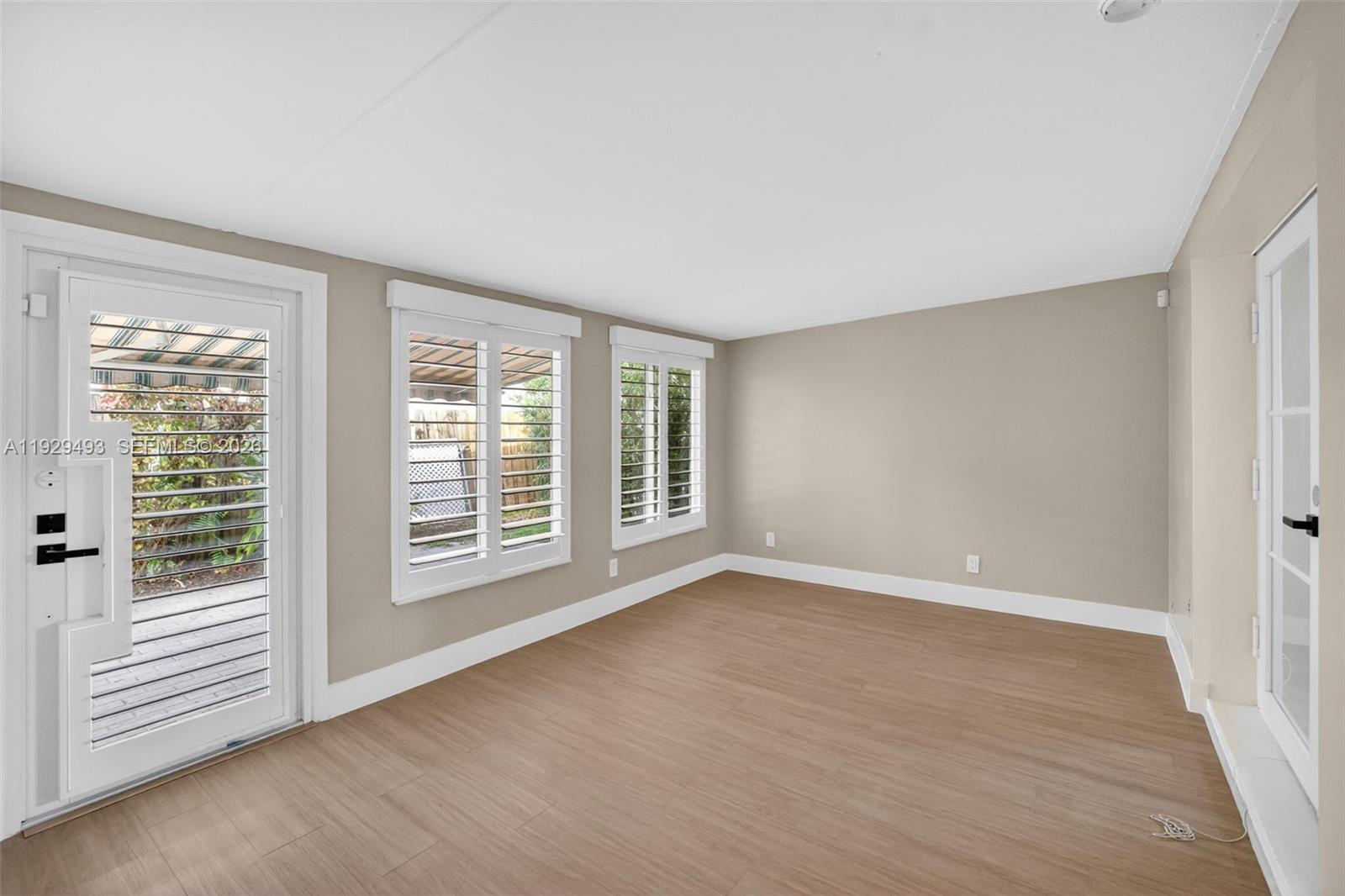 LAUDERDALE PARK 6-33 1/2 - Residential Income