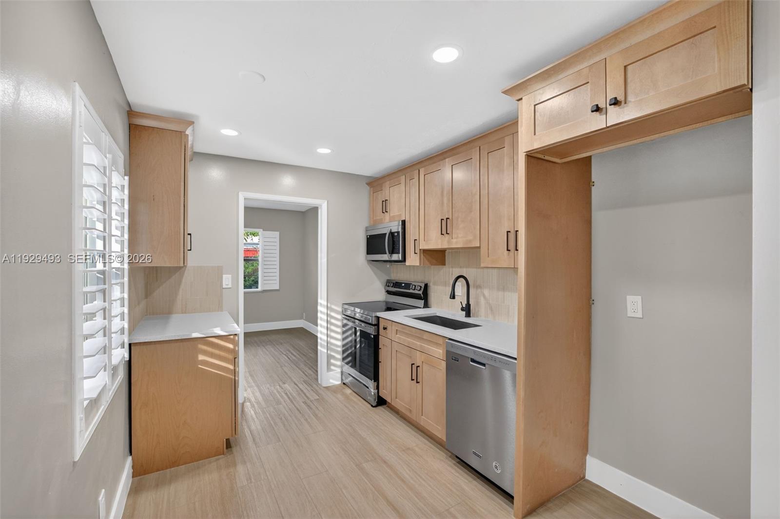 LAUDERDALE PARK 6-33 1/2 - Residential Income