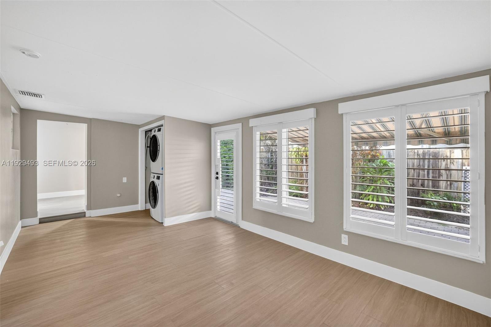 LAUDERDALE PARK 6-33 1/2 - Residential Income