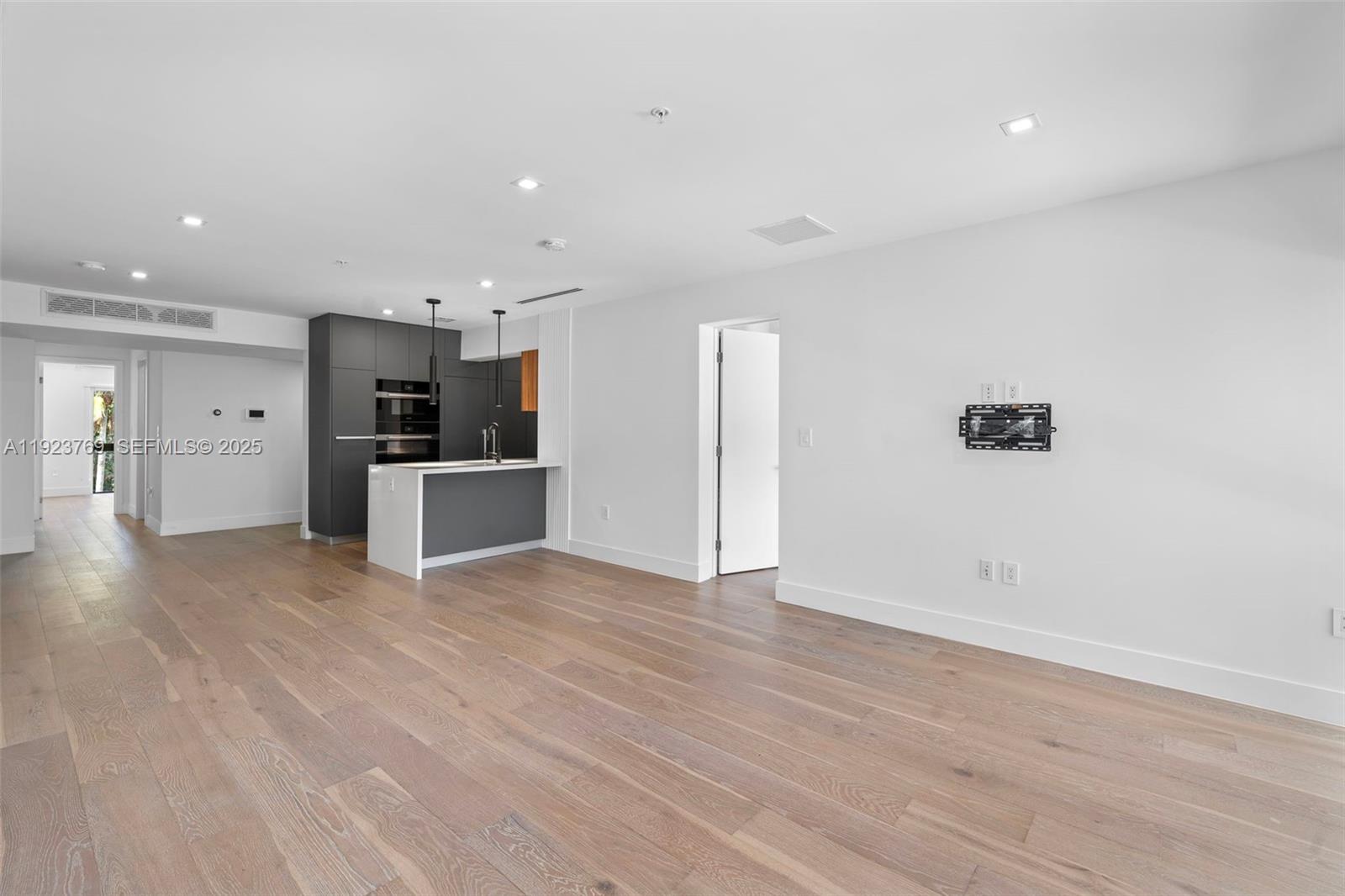 BAHAMA HOUSE SOUTH CONDO - Residential