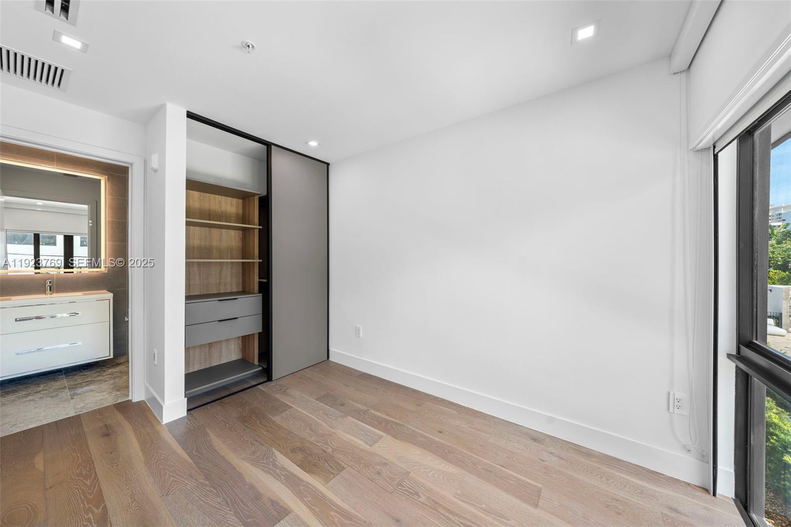 BAHAMA HOUSE SOUTH CONDO - Residential