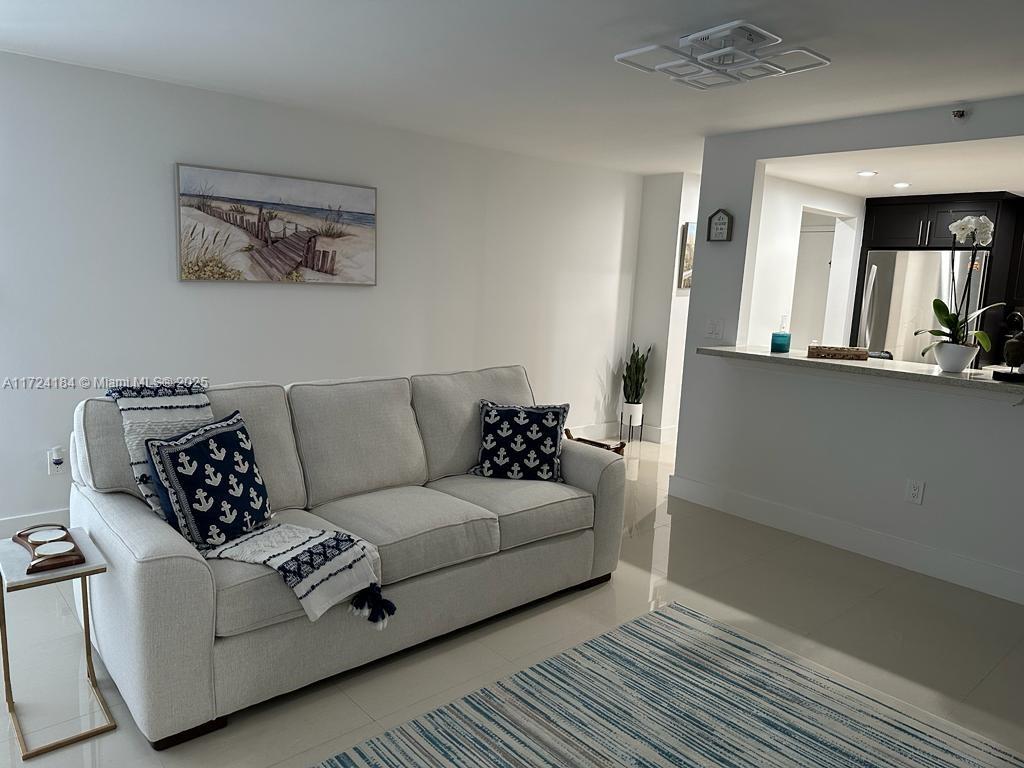 Rental Property at 2457 Collins Ave 307, Miami Beach, Miami-Dade County, Florida - Bedrooms: 1 
Bathrooms: 2  - $3,500 MO.