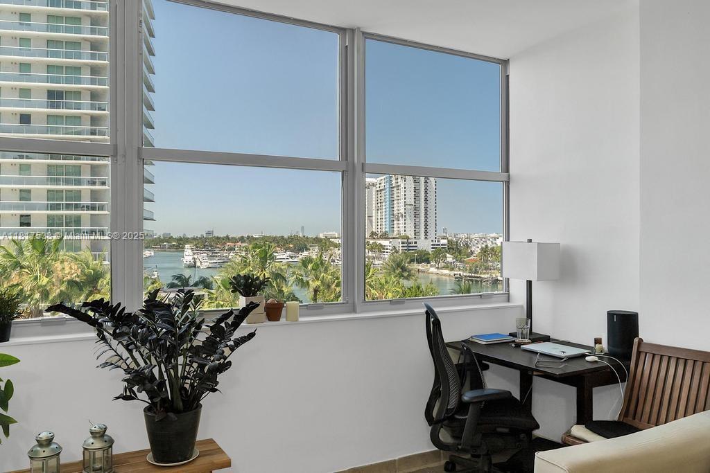 20 Island Ave 605