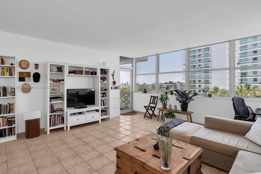 20 Island Ave 605