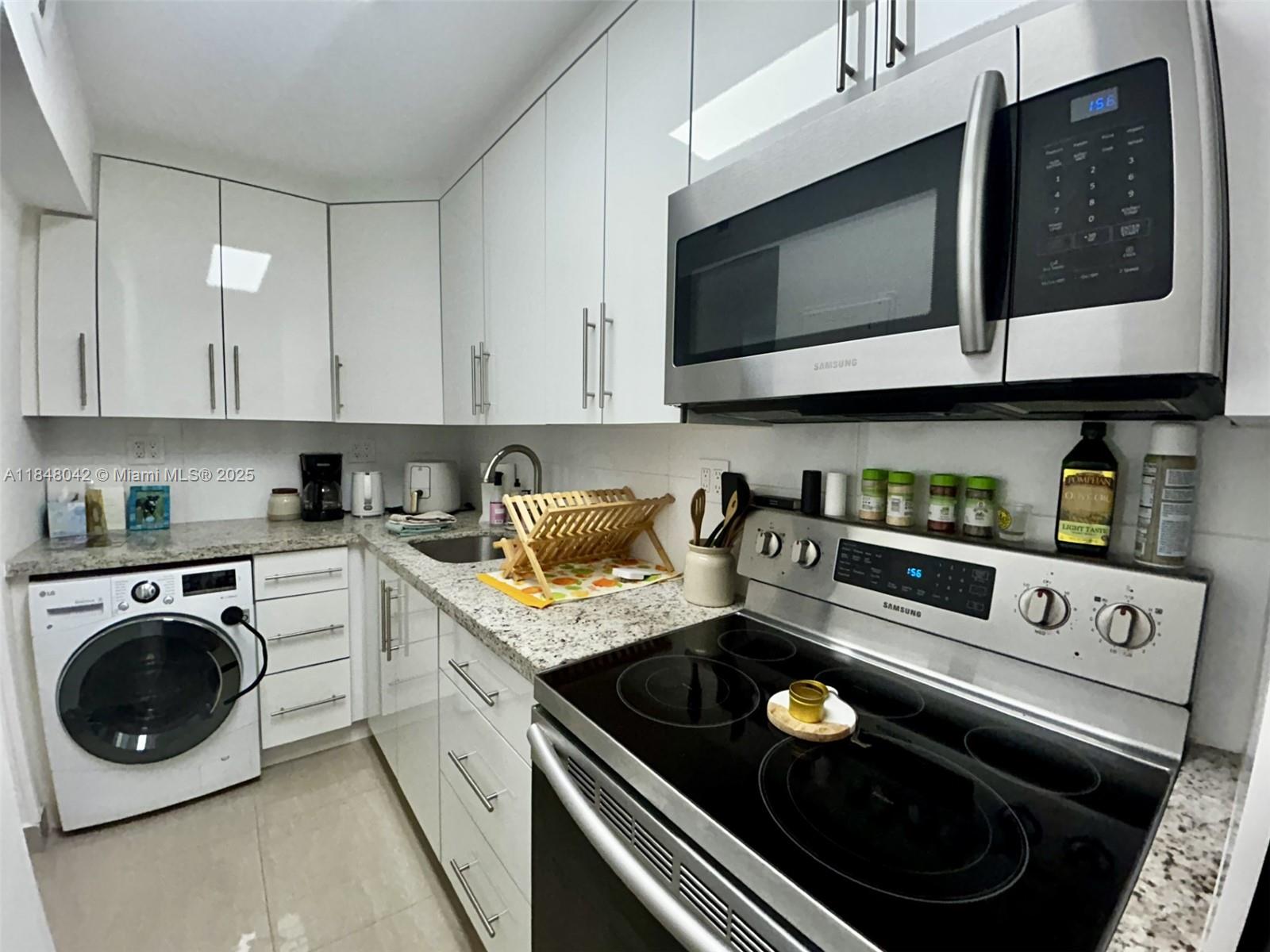 1000 West Ave 320