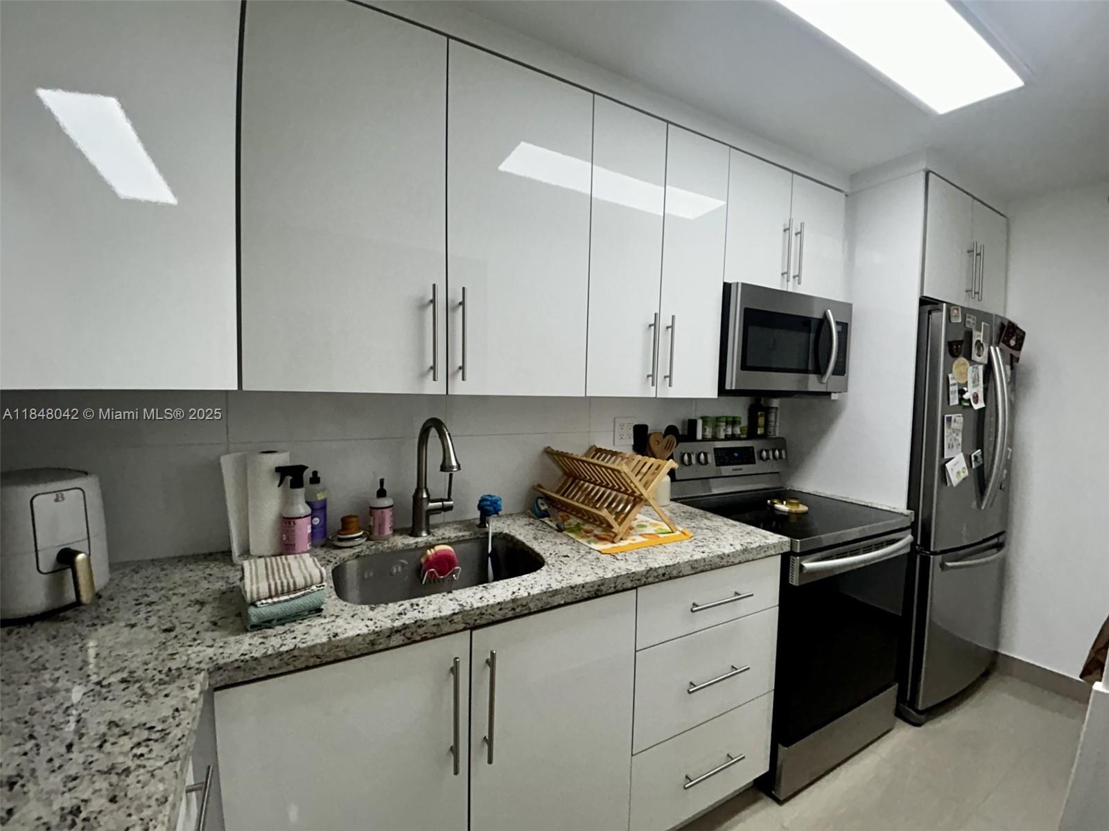 1000 West Ave 320