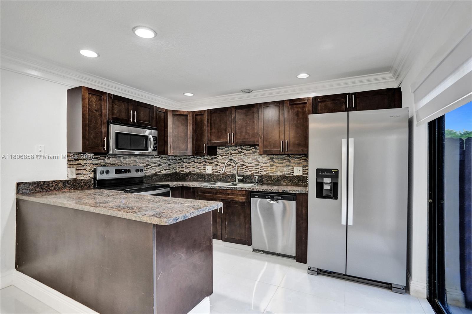 7947 Tam Oshanter Blvd 7947, North Lauderdale, Miami-Dade County, Florida - 2 Bedrooms  
3 Bathrooms - 