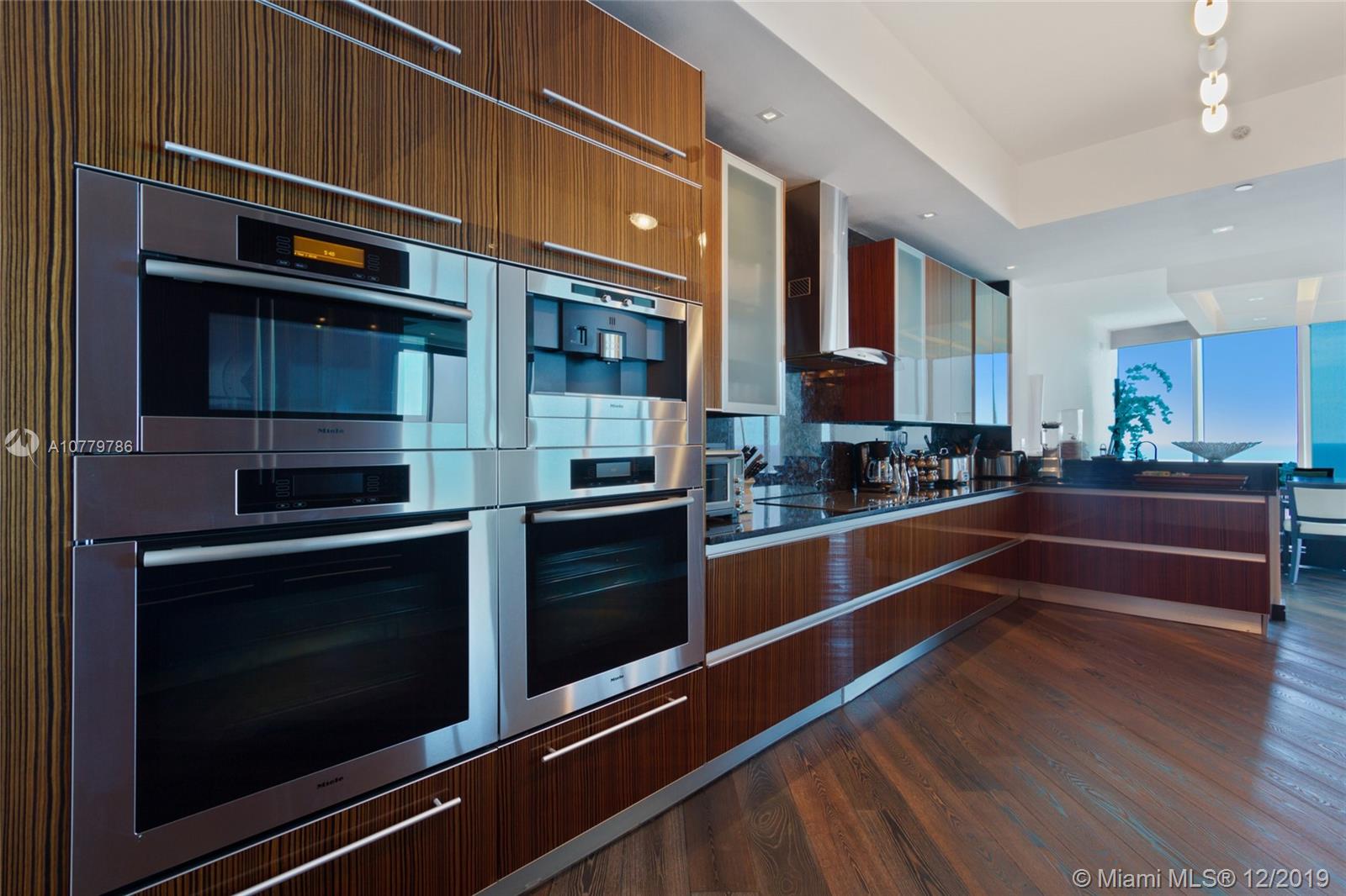 2711 HOLLYWOOD BEACH COND - Residential