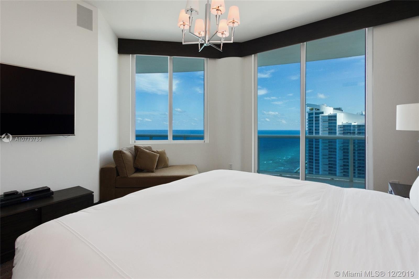 2711 HOLLYWOOD BEACH COND - Residential