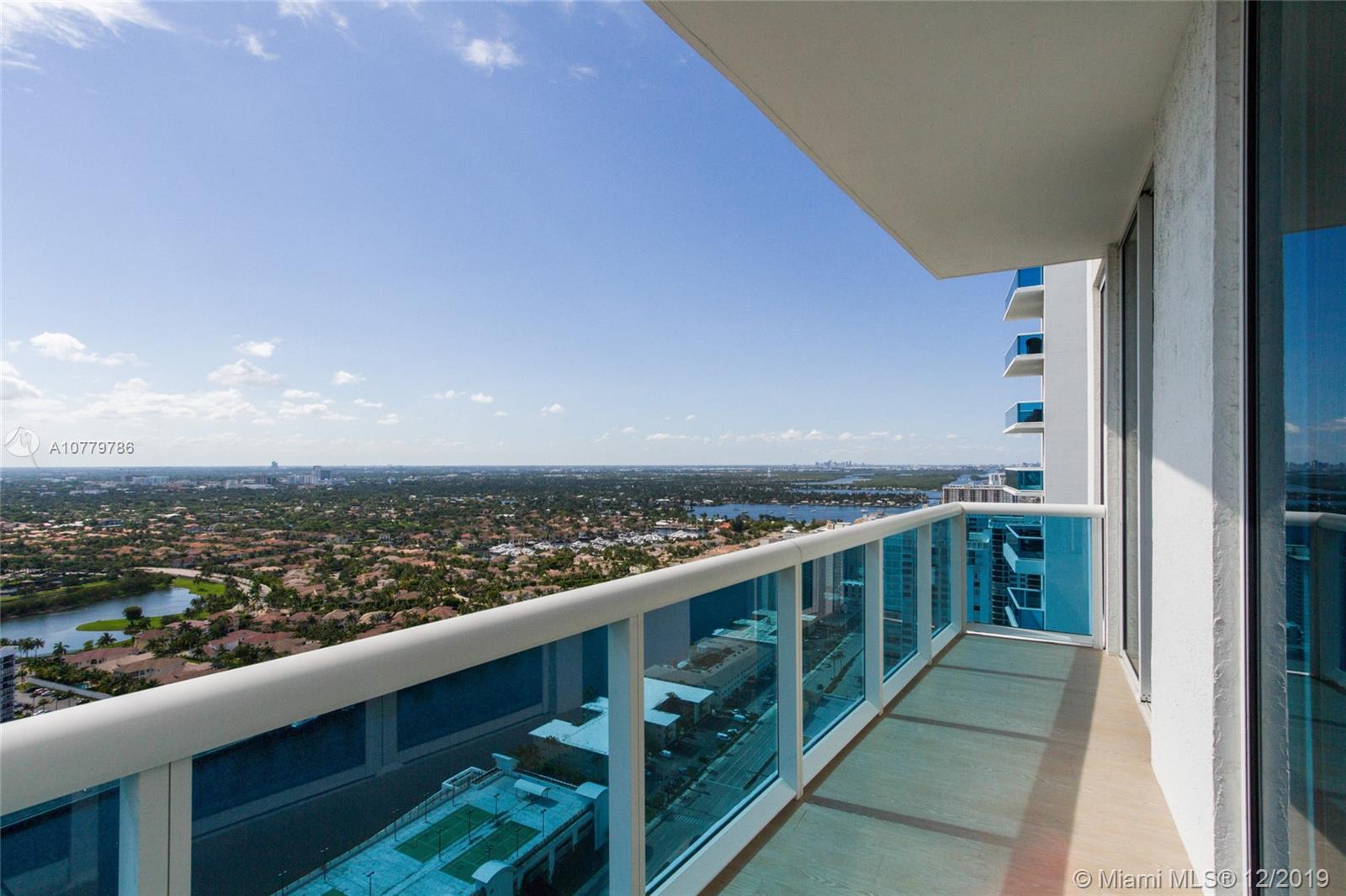 2711 HOLLYWOOD BEACH COND - Residential