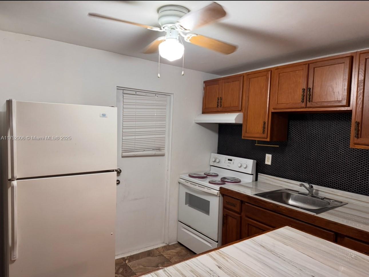 Rental Property at 1850 Ne 169th St 302, North Miami Beach, Miami-Dade County, Florida - Bedrooms: 1 
Bathrooms: 1  - $1,550 MO.