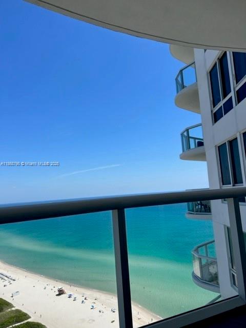 6365 Collins Avenue 2811