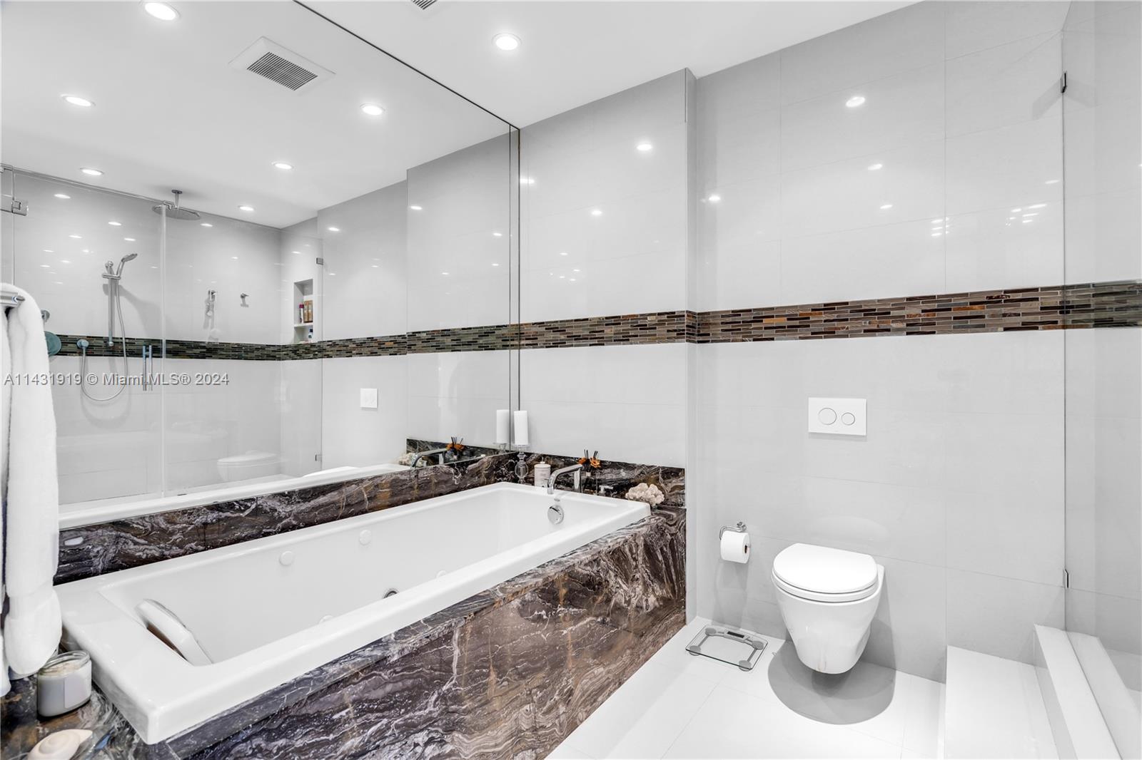 BRICKELL PLACE PHASE II C - Residential