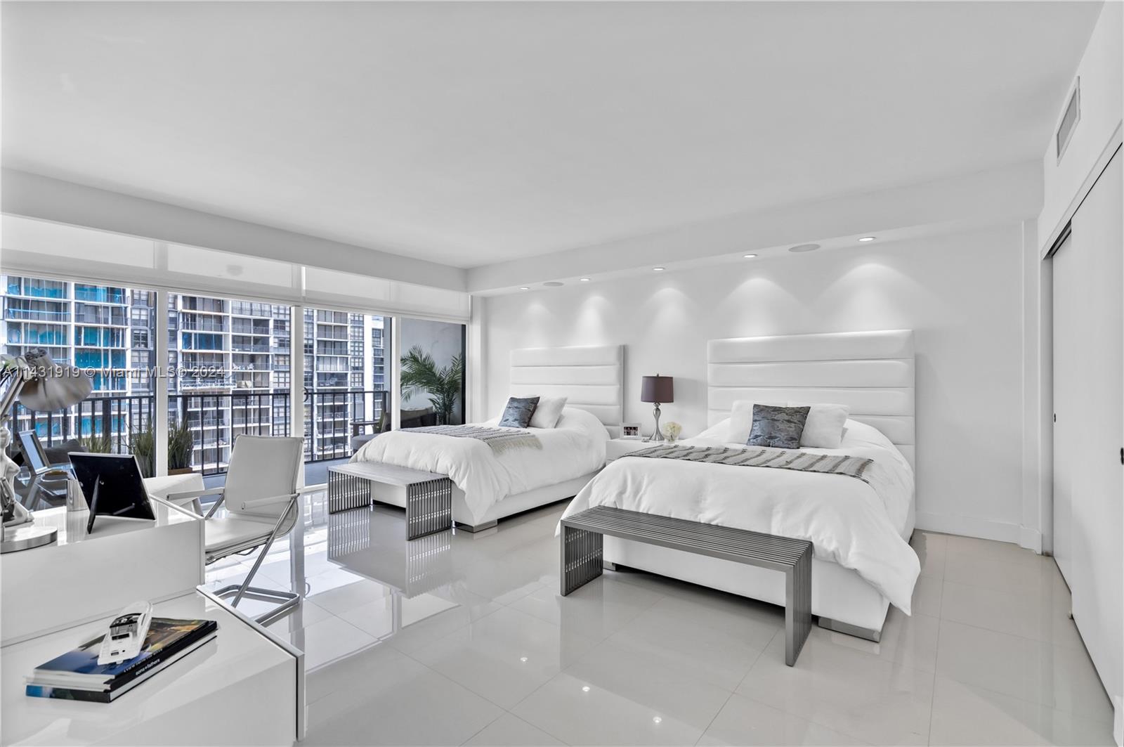 BRICKELL PLACE PHASE II C - Residential