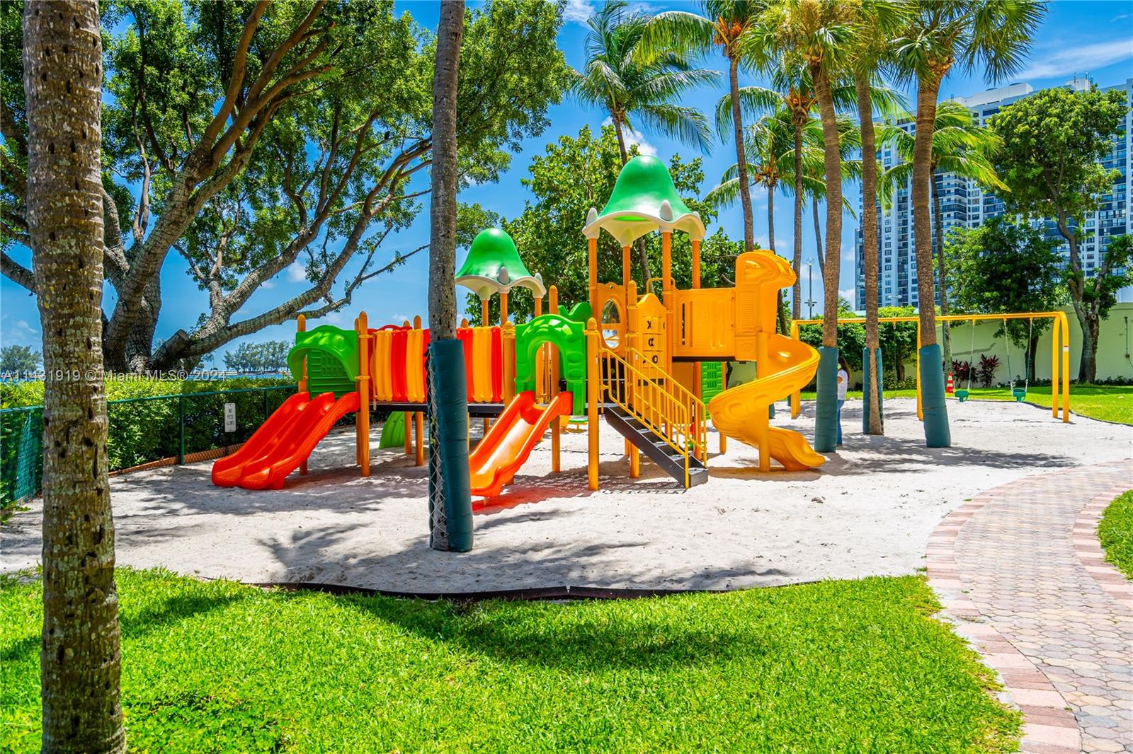 BRICKELL PLACE PHASE II C - Residential