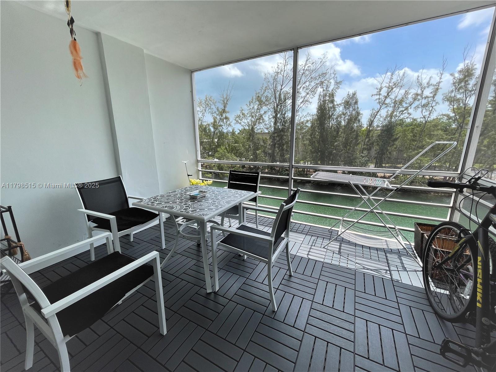 EASTERN SHORES WHITE HOUS - Residential