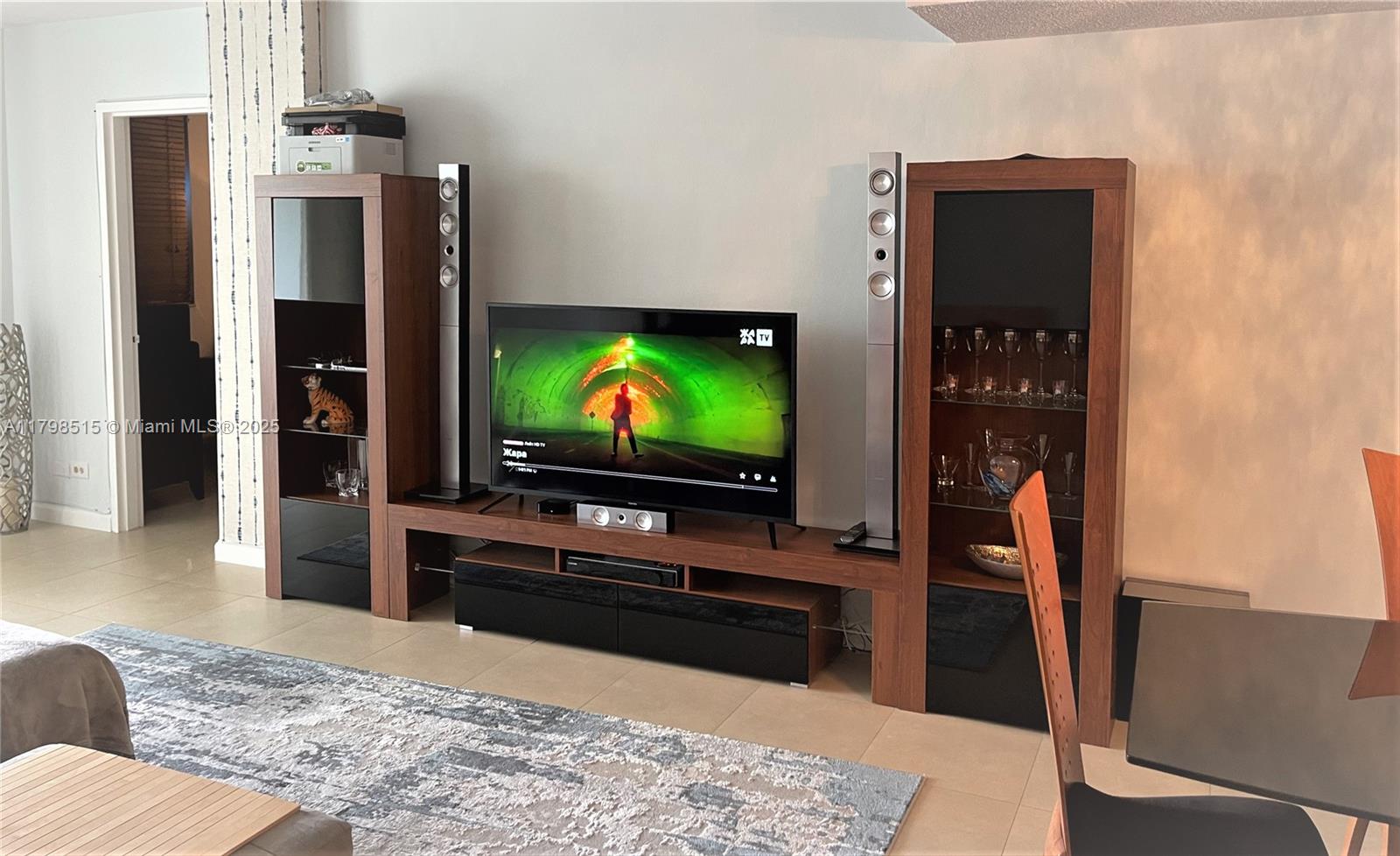 EASTERN SHORES WHITE HOUS - Residential