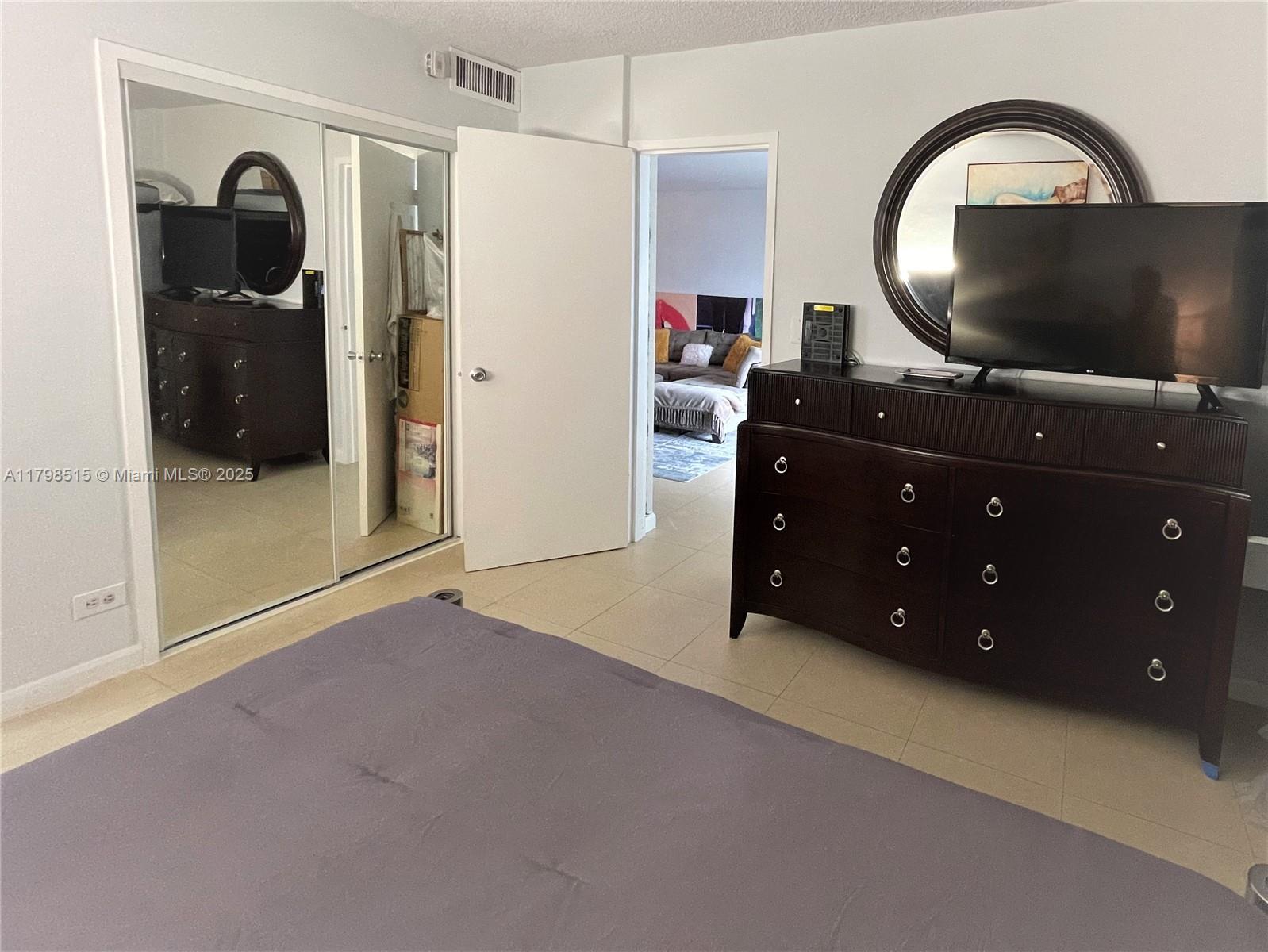 EASTERN SHORES WHITE HOUS - Residential