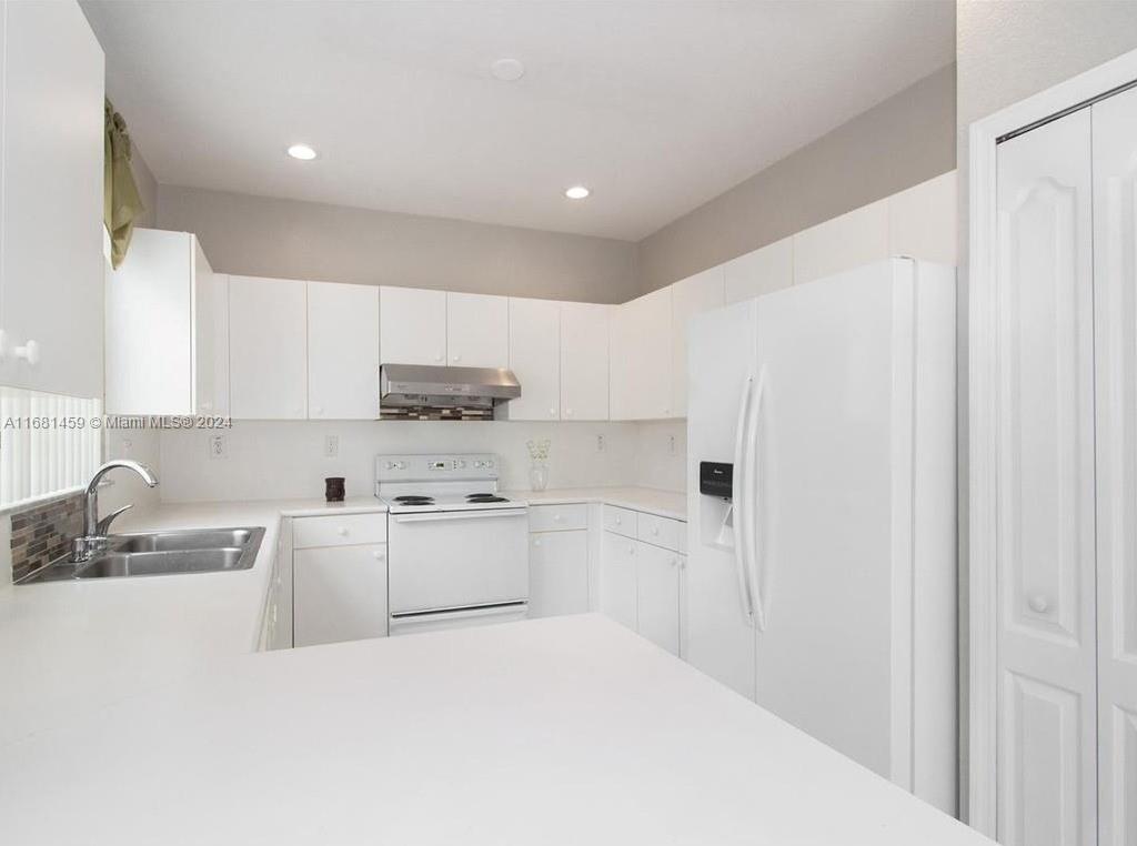 PEMBROKE FALLS PHASE 3 - Residential Lease