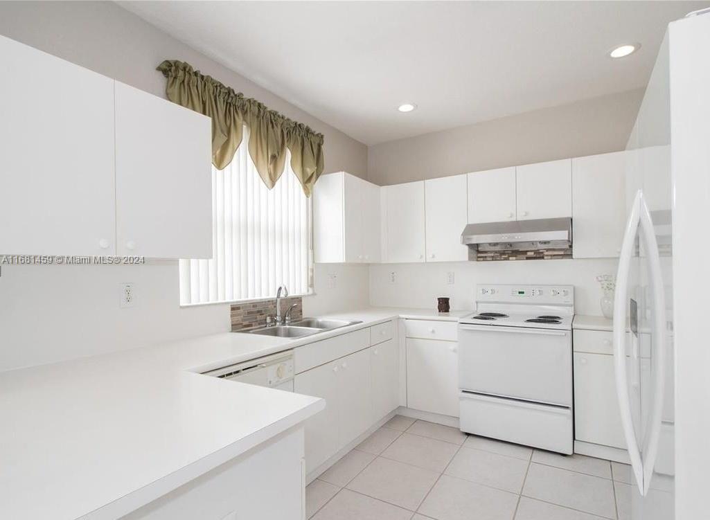 PEMBROKE FALLS PHASE 3 - Residential Lease