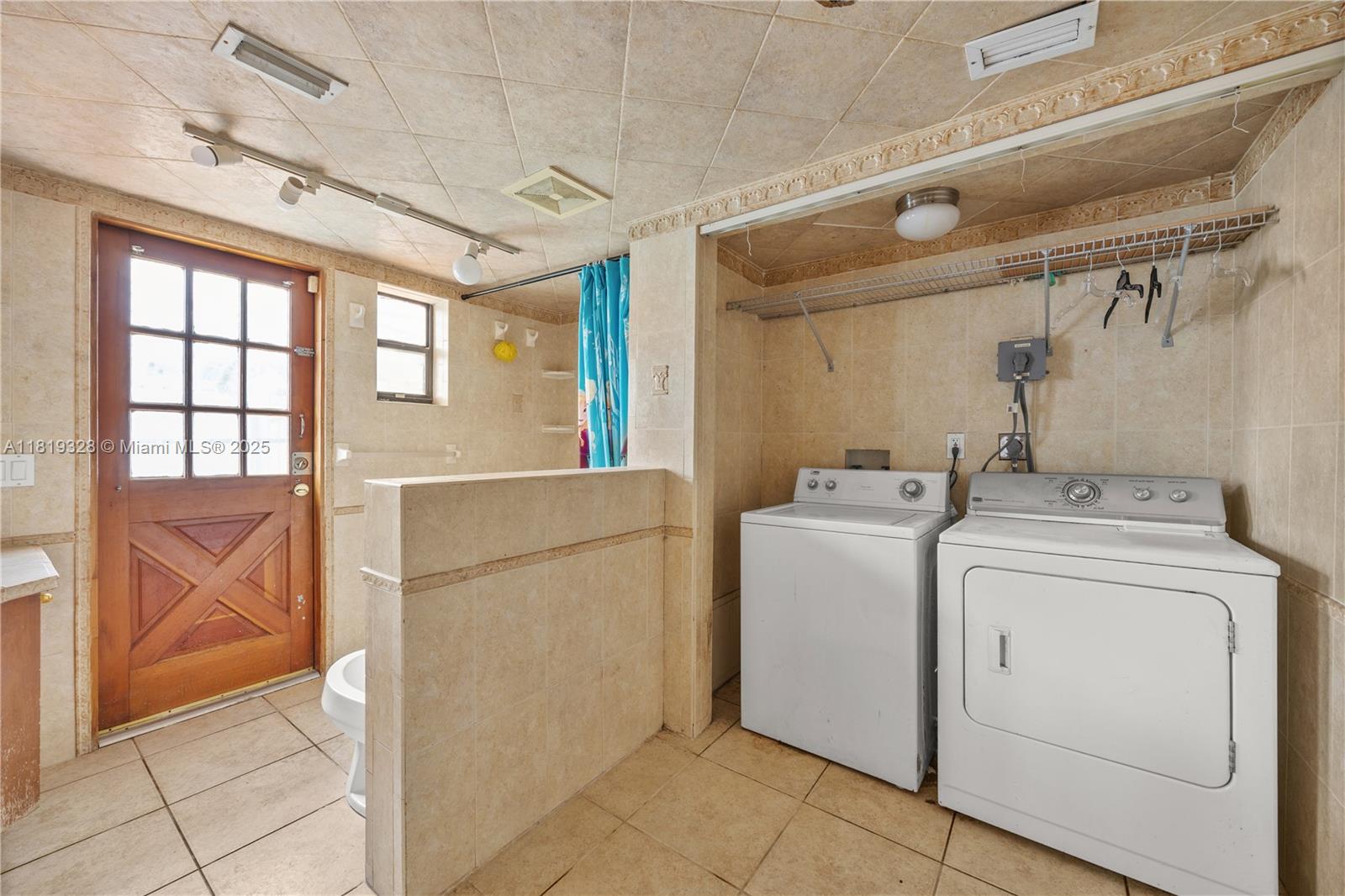 LAKE CATALINA - Residential