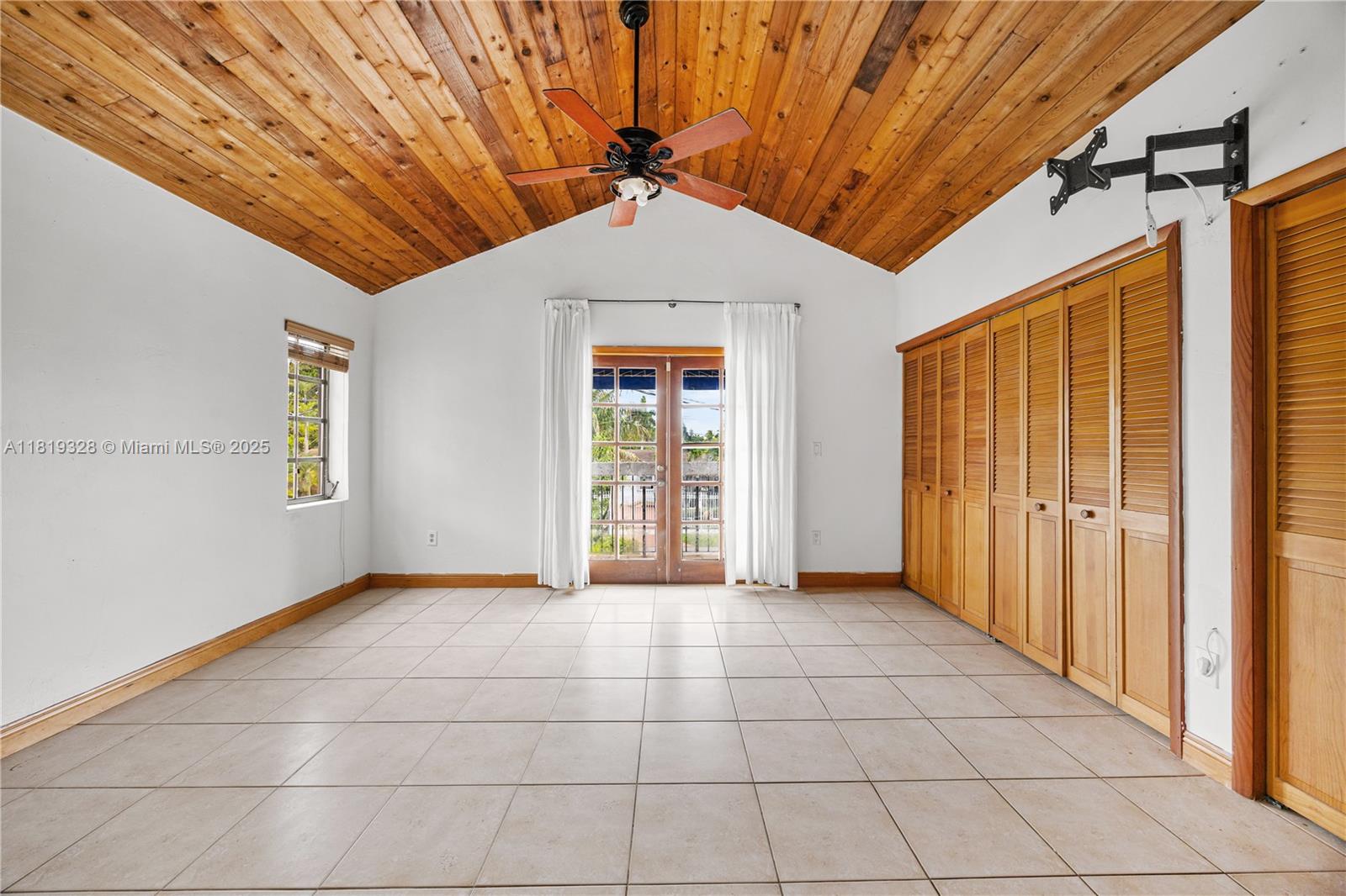 LAKE CATALINA - Residential
