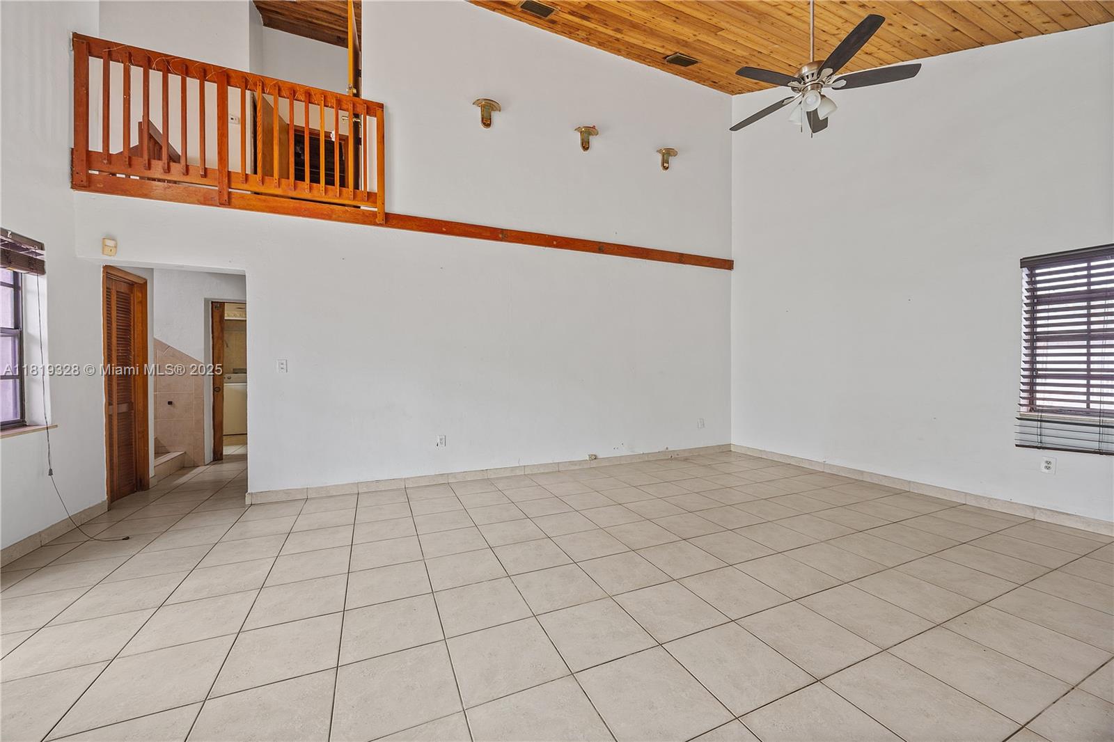 LAKE CATALINA - Residential