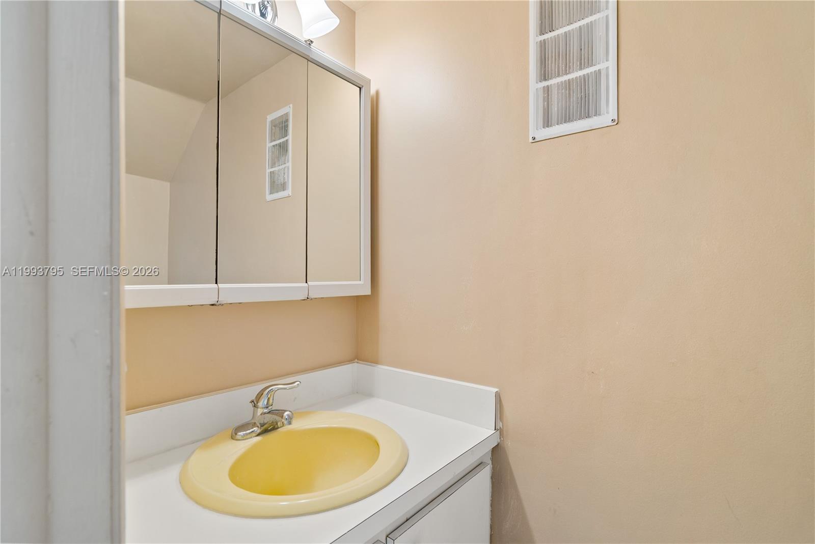 HOLIDAY BY THE SEA - Residential