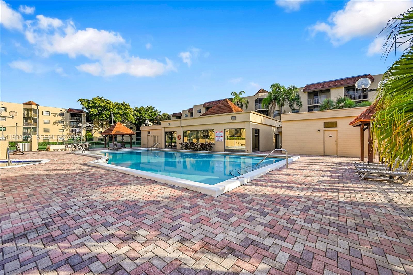 PLANTATION RACQUET CLUB - Residential