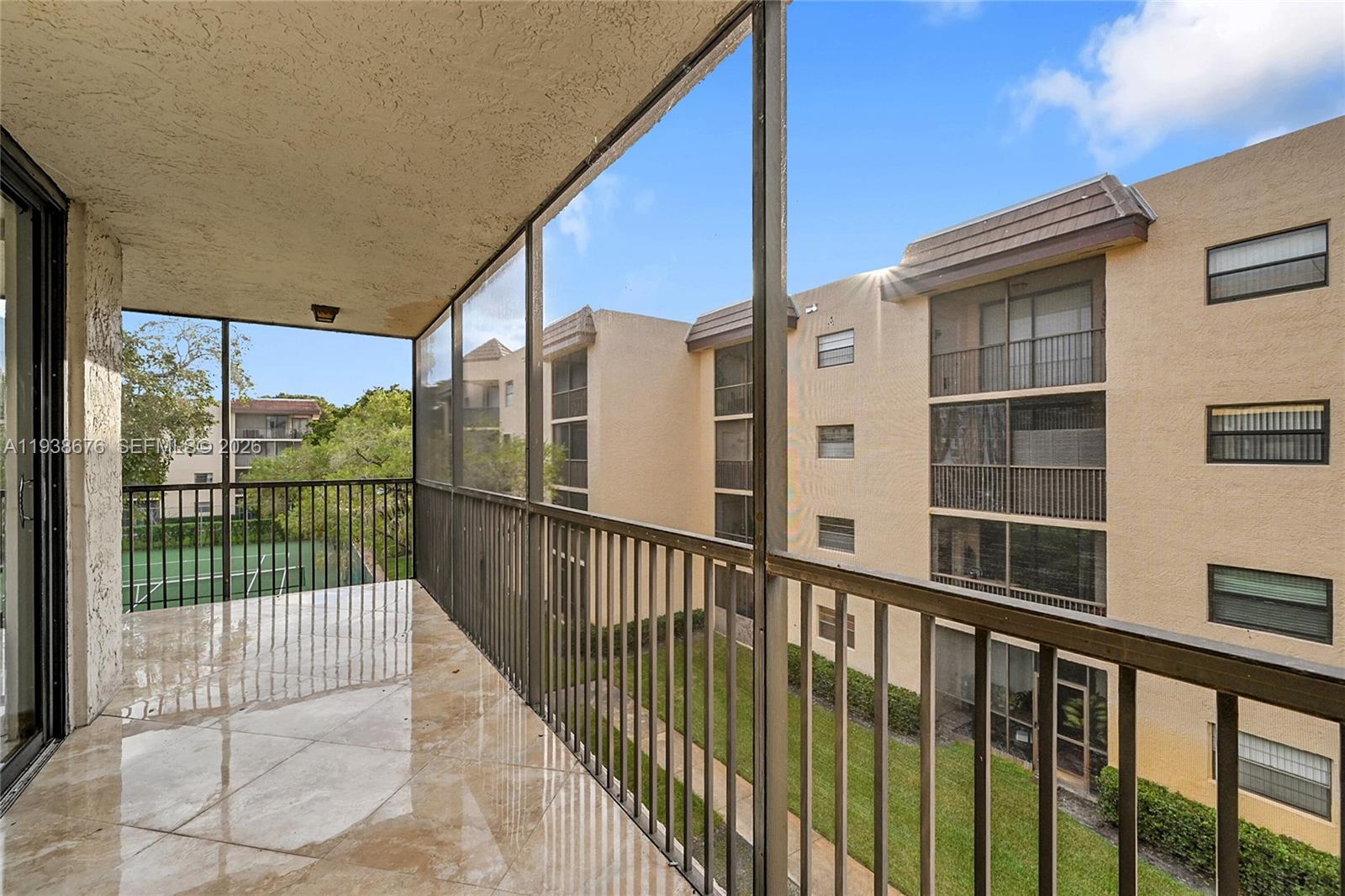 PLANTATION RACQUET CLUB - Residential