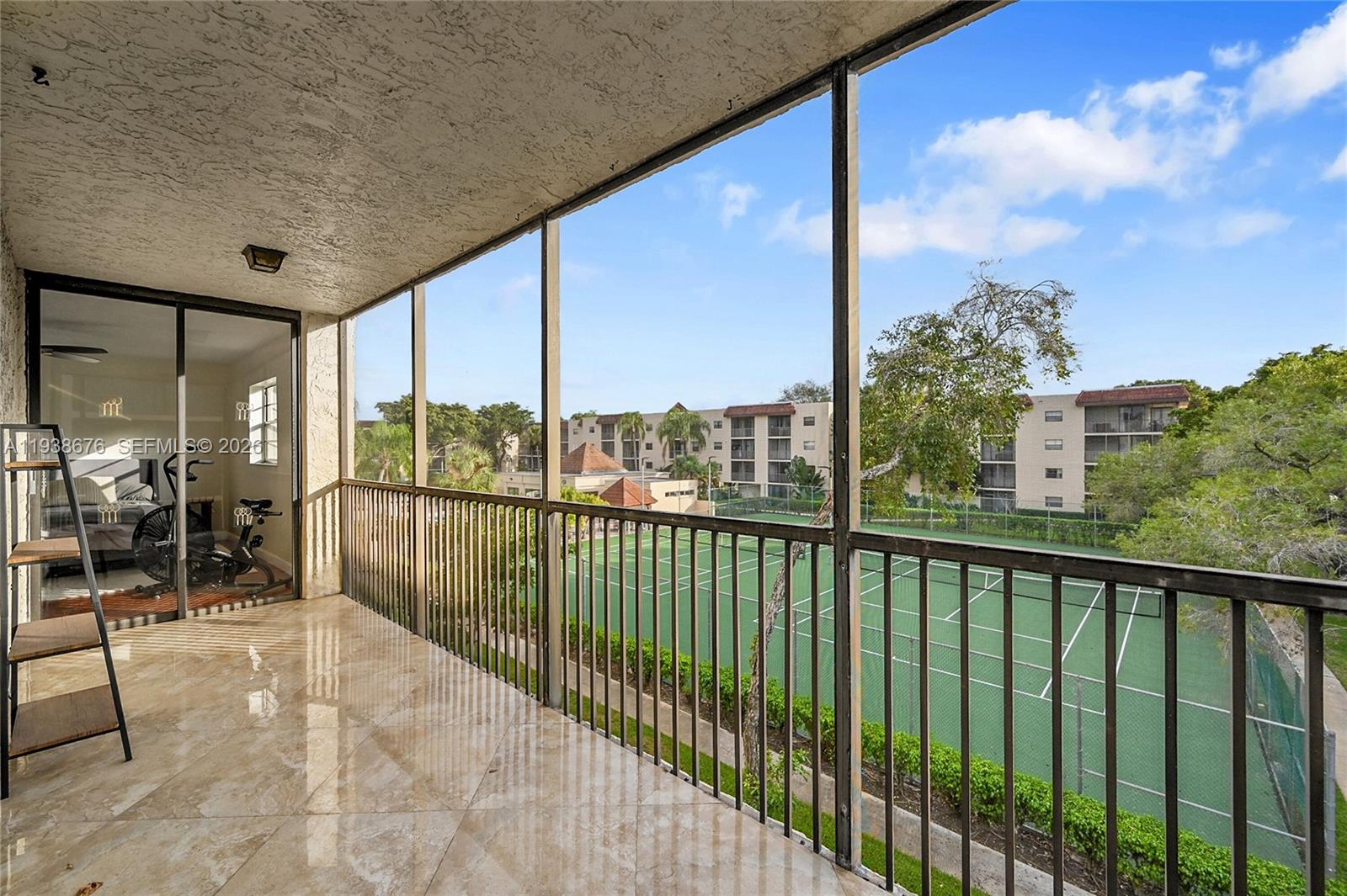 PLANTATION RACQUET CLUB - Residential