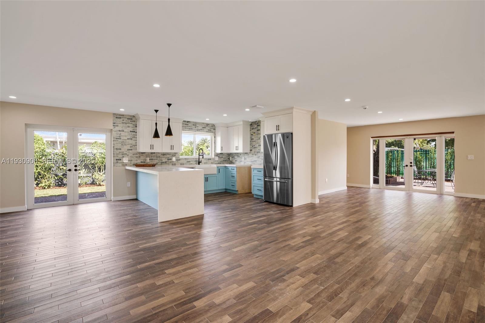 CHATEAU MANOR - Residential