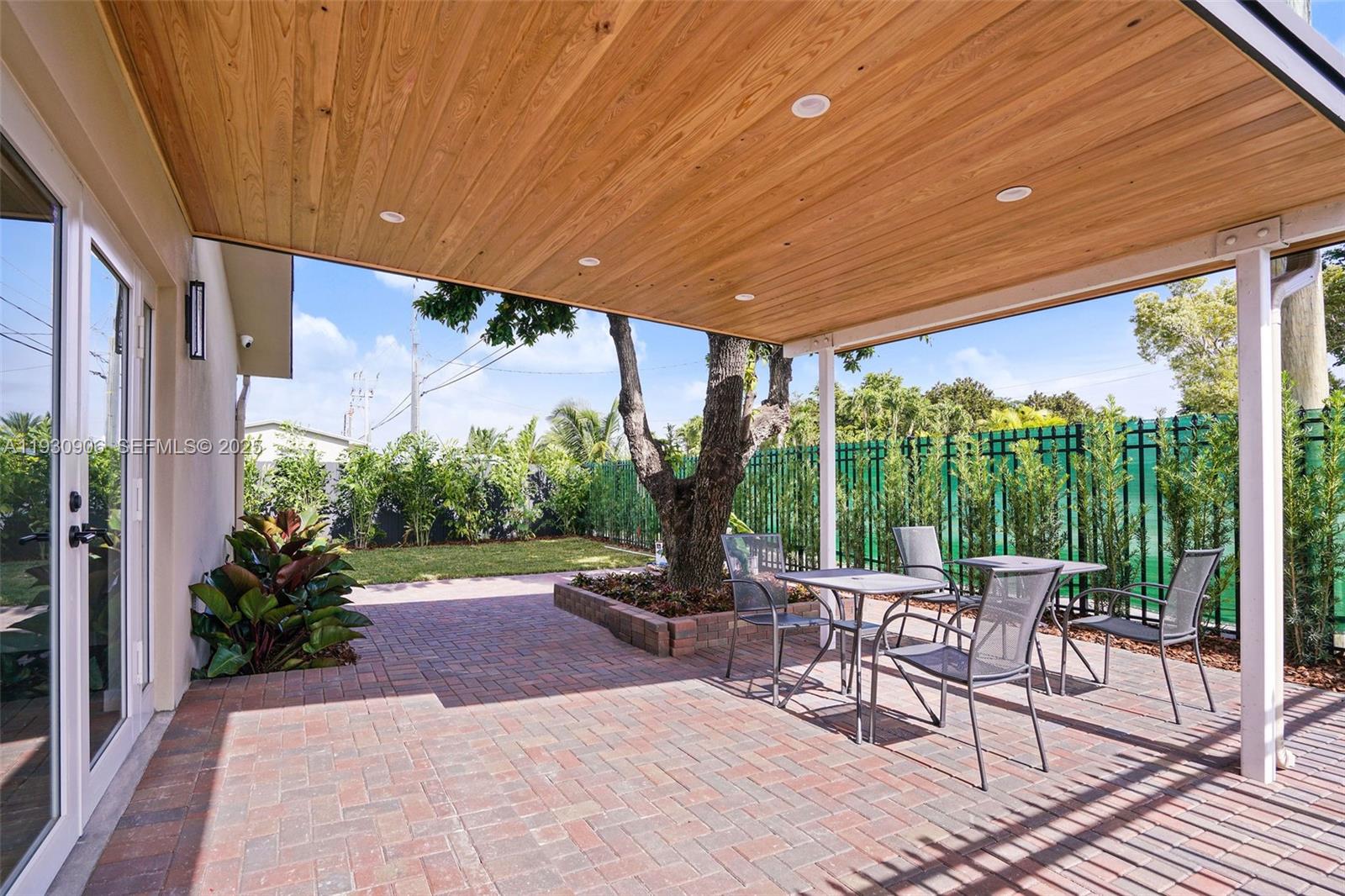 CHATEAU MANOR - Residential