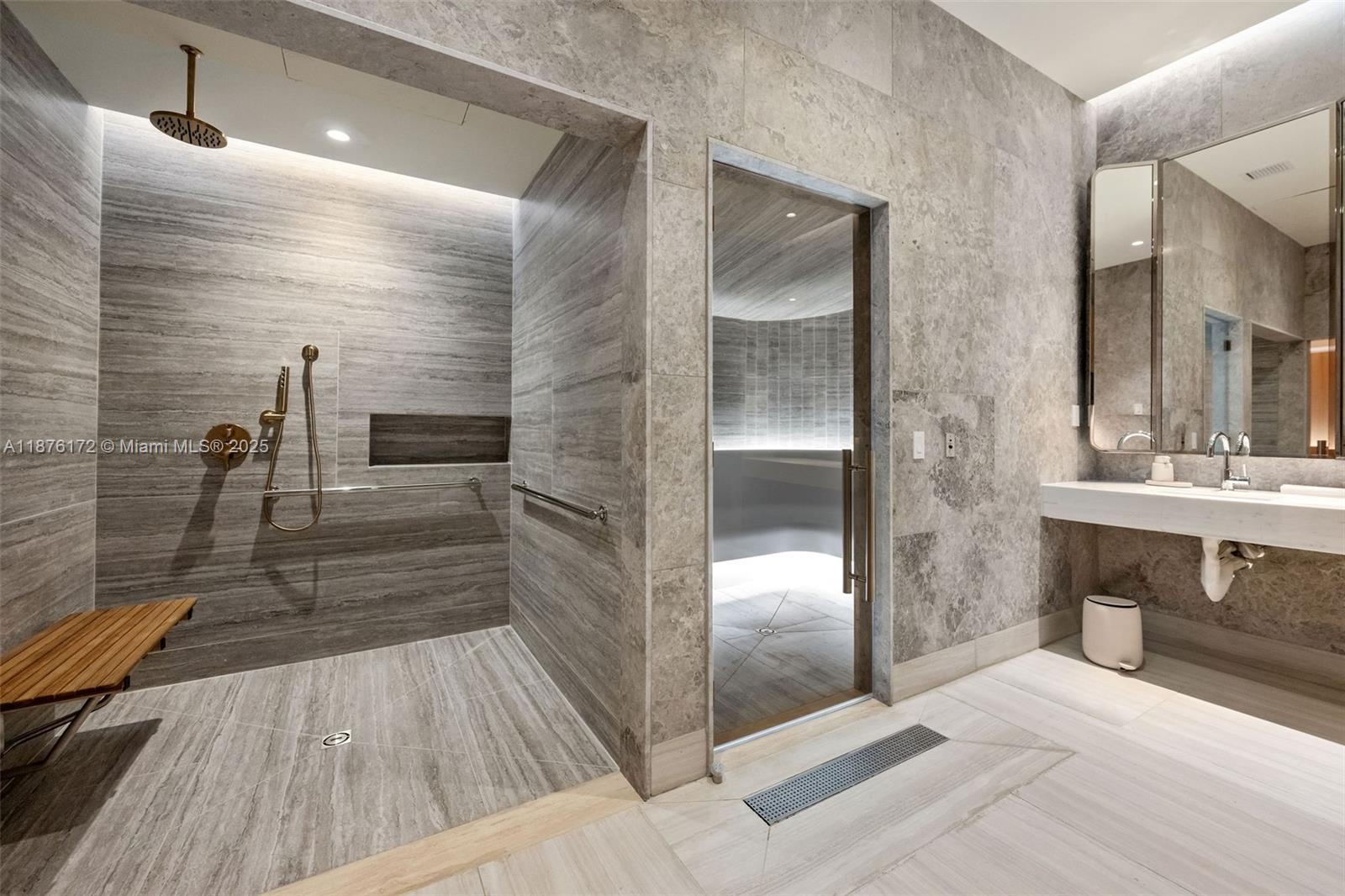 MR. C'S RESIDENCES - Residential