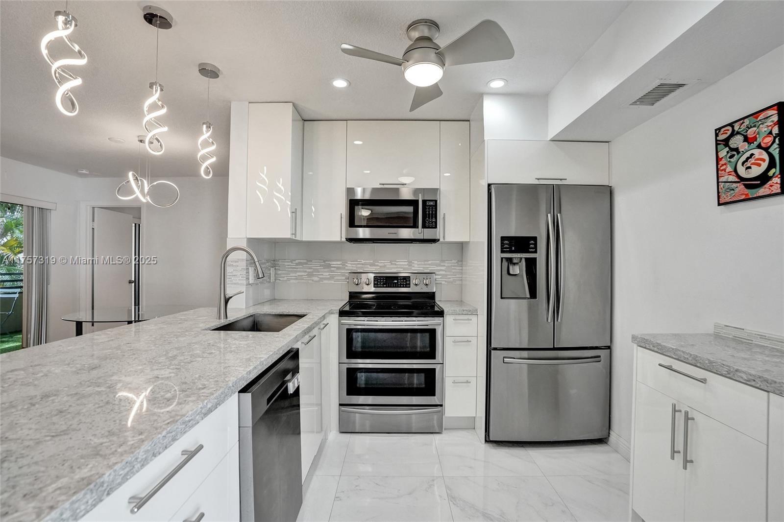 Property for Sale at 9850 Nw 3rd St 4, Plantation, Miami-Dade County, Florida - Bedrooms: 3 
Bathrooms: 2  - $319,000