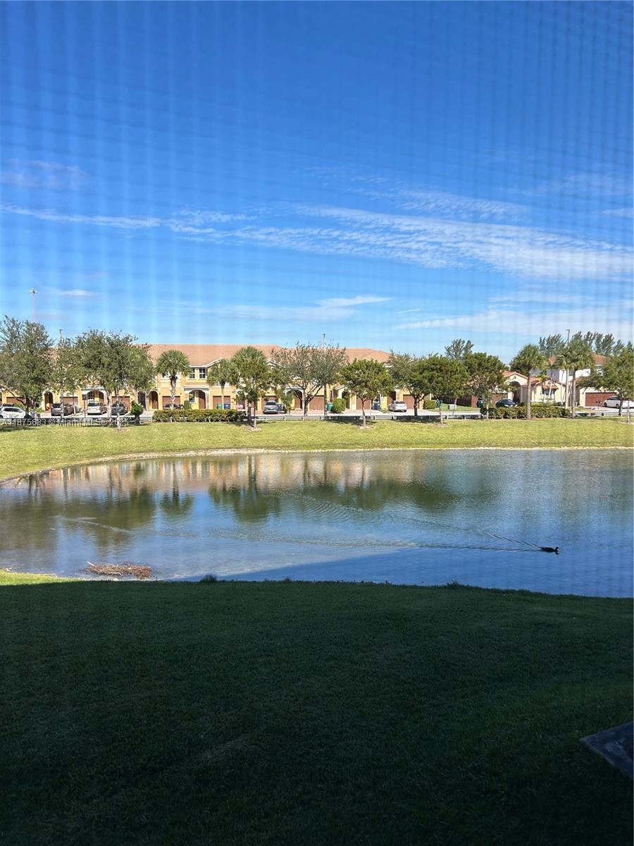 Beautiful apartment 2 Bedroom and 2 Bathroom, in the heart of Fontainebleau. Washer and dryer in unit Tile Floors. Close to FIU and to 836 Expressways,International and Dolphin Mall.24 /7 Security Guard . The unit is occupied with the tenant. Assoc requires a deposit of $1,500 which is paid by Landlord.