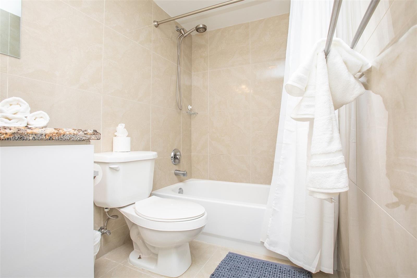 YACHT CLUB CONDO (THE) - Residential