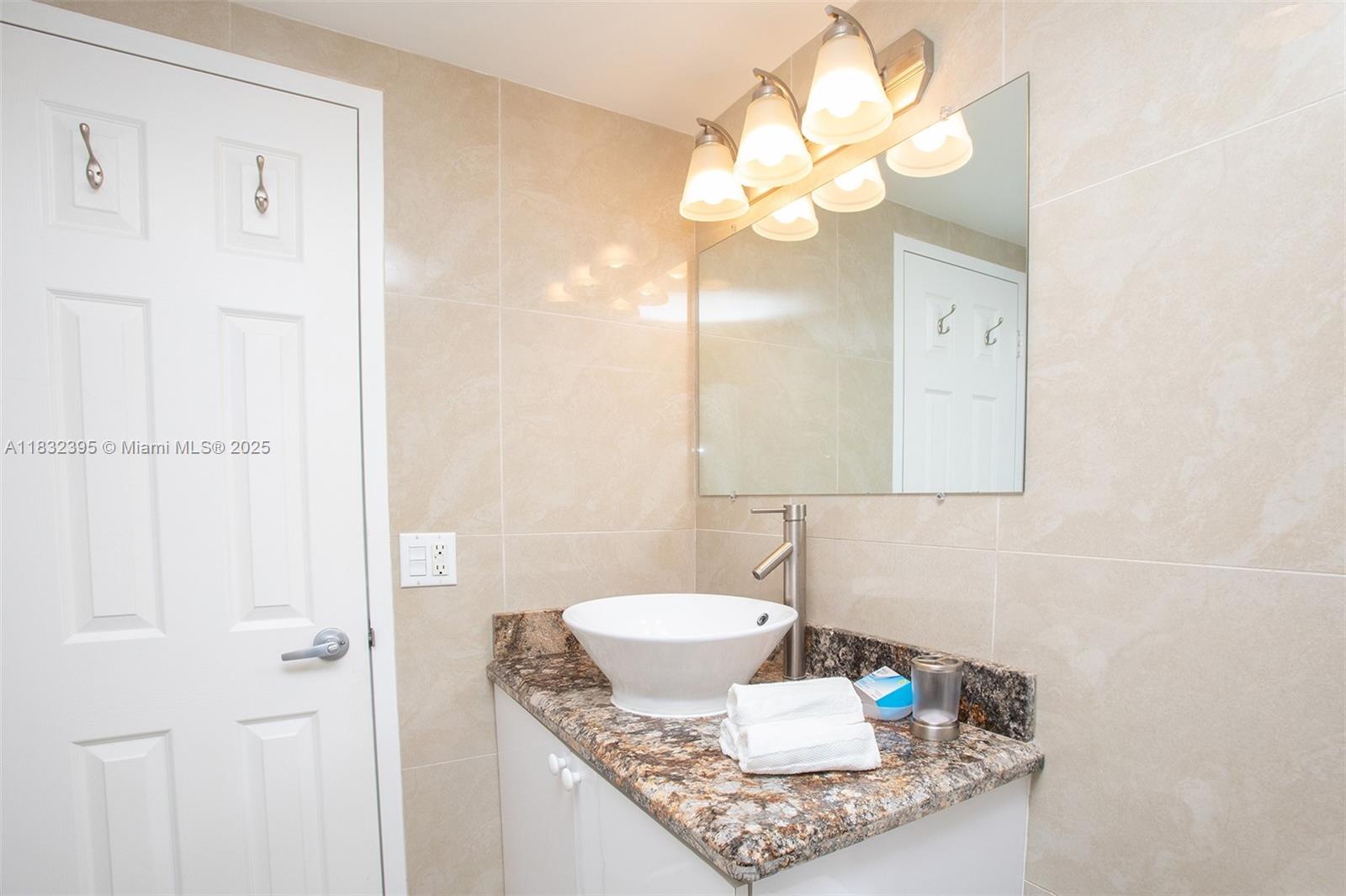 YACHT CLUB CONDO (THE) - Residential